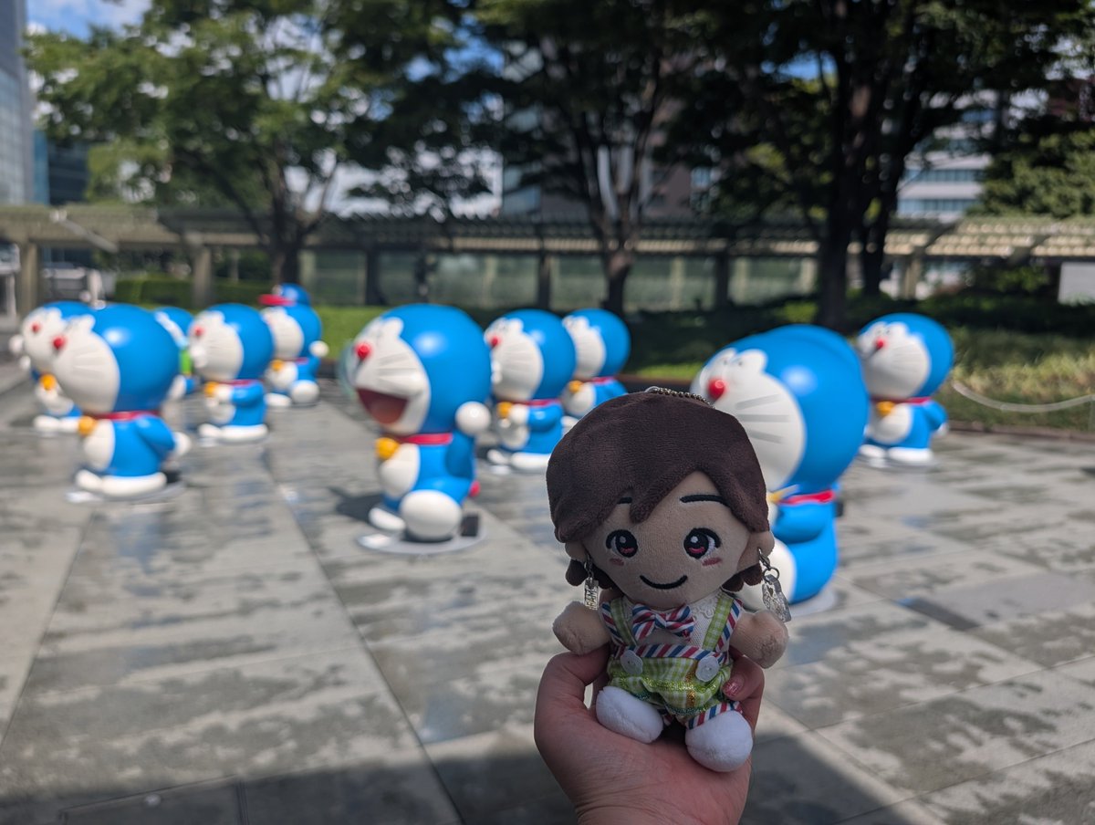 ako6x6's tweet photo. なにわ横アリ前にEX該当担ごっこするオタク😆︎ https://t.co/6jHimJJX6I