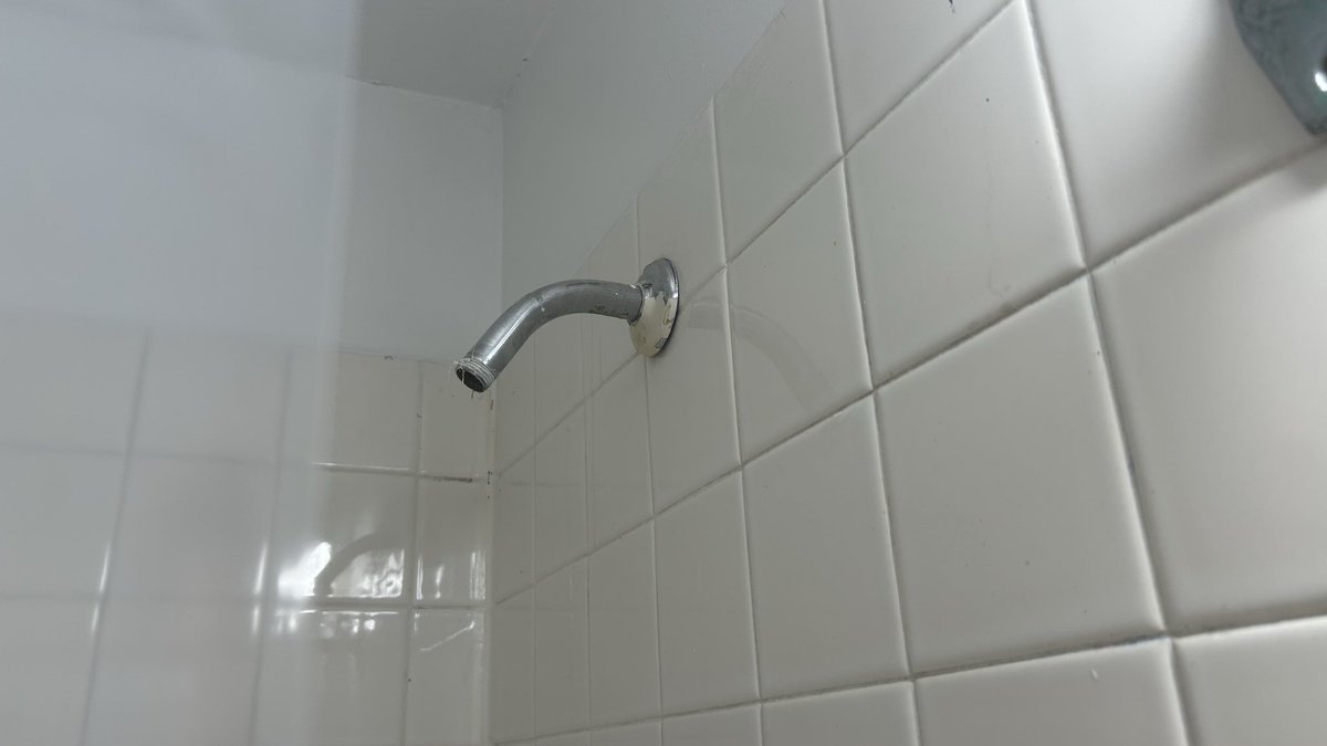 eric_is_evil's tweet photo. didn’t realize my new place didn’t have a show head 😍 felt like a fully body bidet https://t.co/dFo7bqD3pg