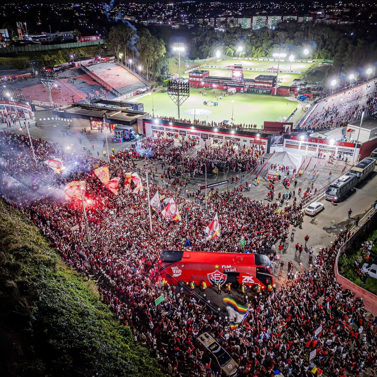 DoentesPFutebol's tweet photo. Torcida foda! 🦁 https://t.co/glhmsIbYUE