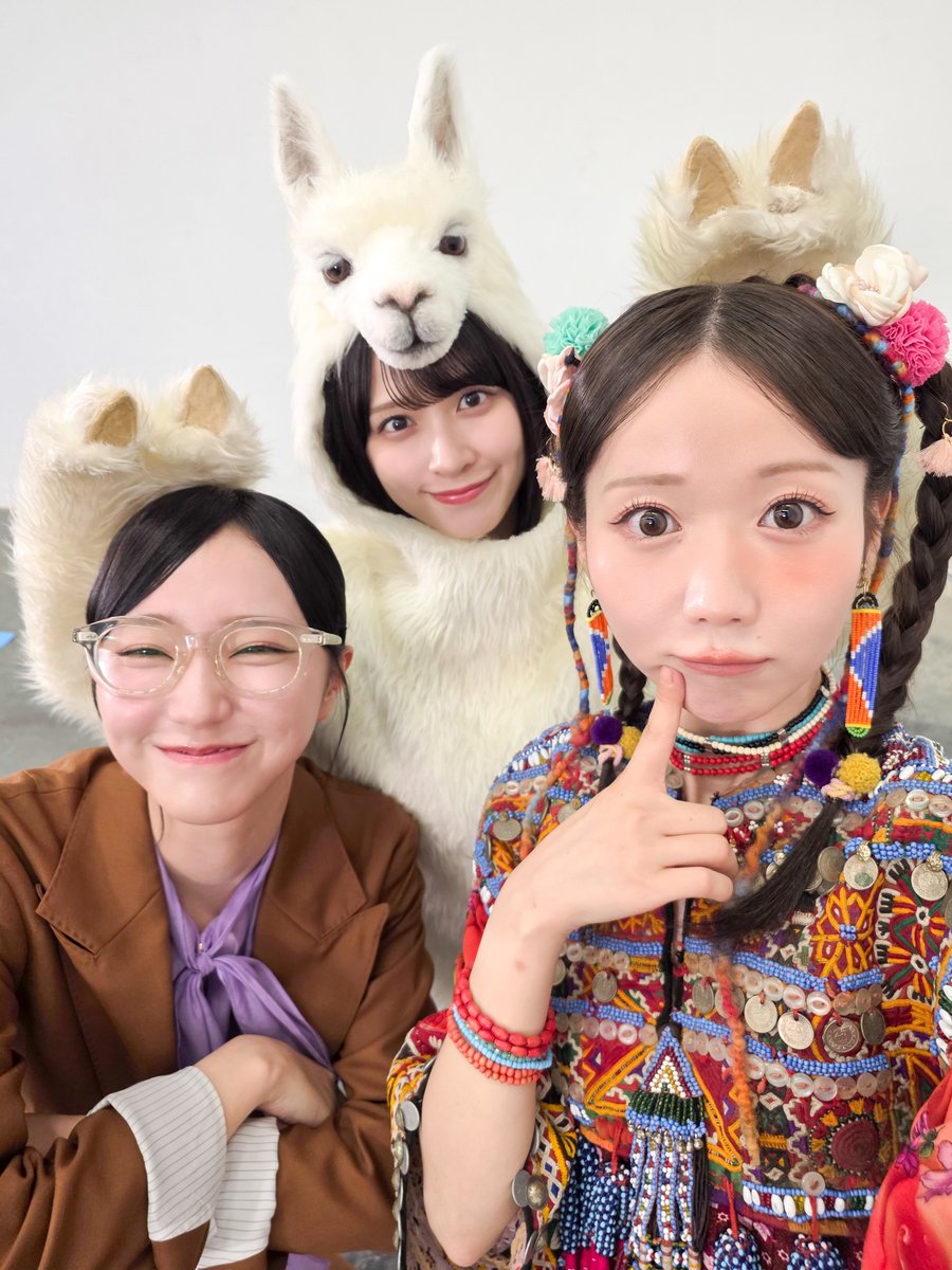 SoftBank's tweet photo. みんなも #Galaxy にするパァ〜カ
つながるソフトバンクパァ〜カ
#佐々木舞香 #野口衣織 #大谷映美里 https://t.co/Oc3zbDJzFf