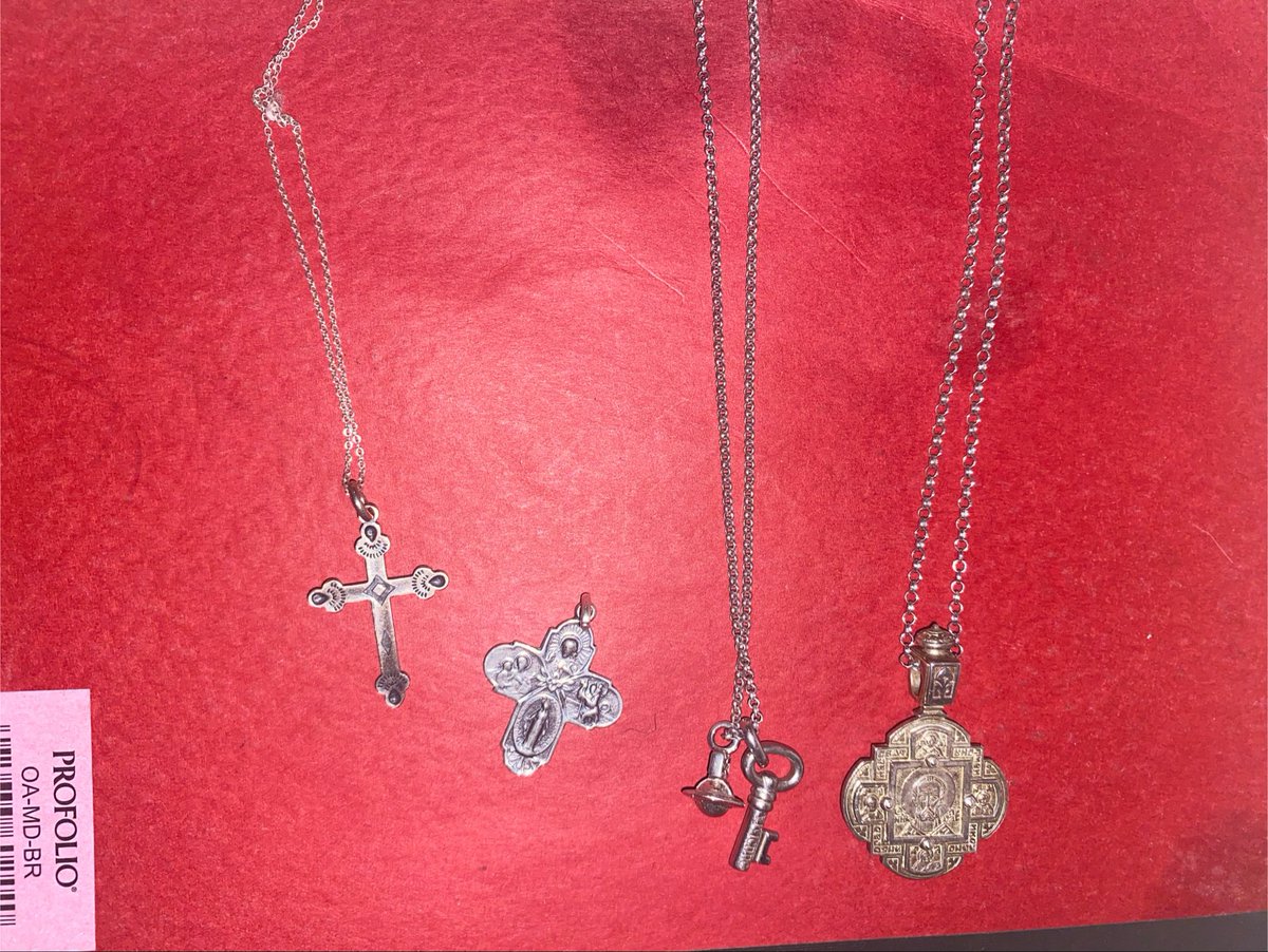 C111010's tweet photo. My necklaces https://t.co/VTaiHAd1ip