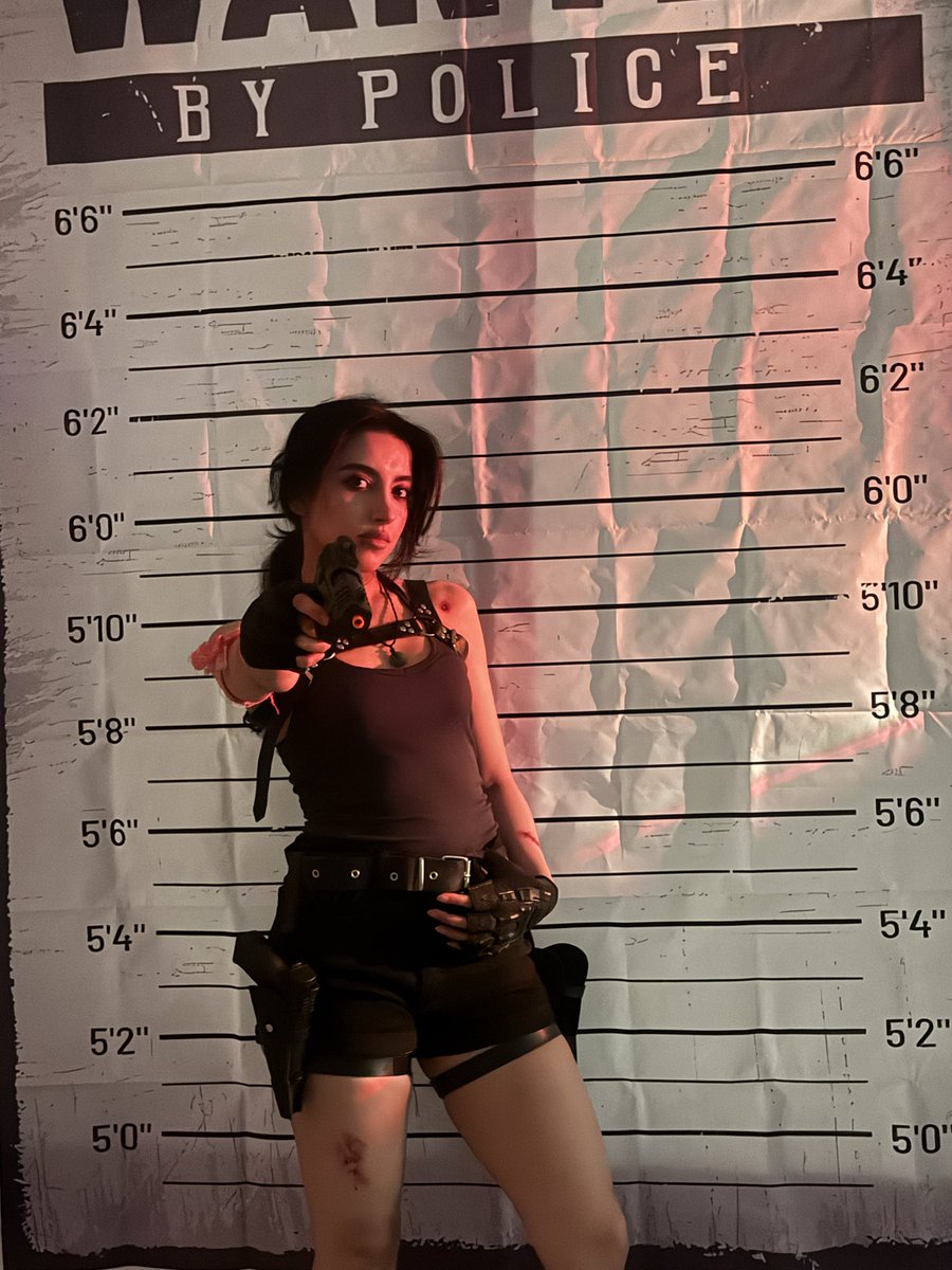 cursedorchids's tweet photo. Lara croft https://t.co/WcuWVzA1l6