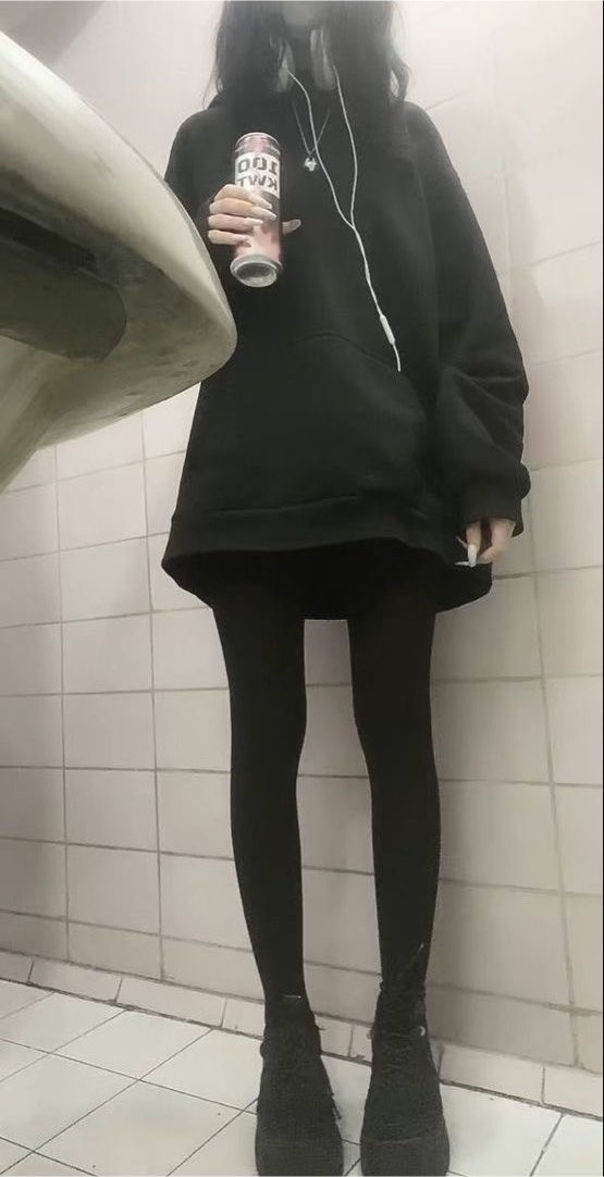 unstarvedfemcel's tweet photo. need legs like this ｡°(°¯᷄◠¯᷅°)°｡ https://t.co/1H8uiGAoNI