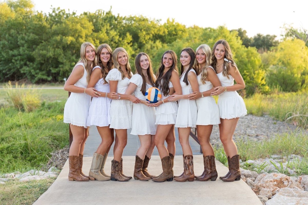 WakelandVB's tweet photo. Our sweet seniors have their last first scrimmage tomorrow 🤍💙🧡 #JAMBAKES #WAKEUP https://t.co/X1tWOLT6sL