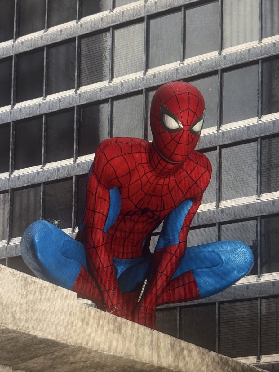 capitalspidey's tweet photo. THEY UPDATED THE SUIT IT LOOKS SO MUCH BETTER https://t.co/M7Id7w5hq6