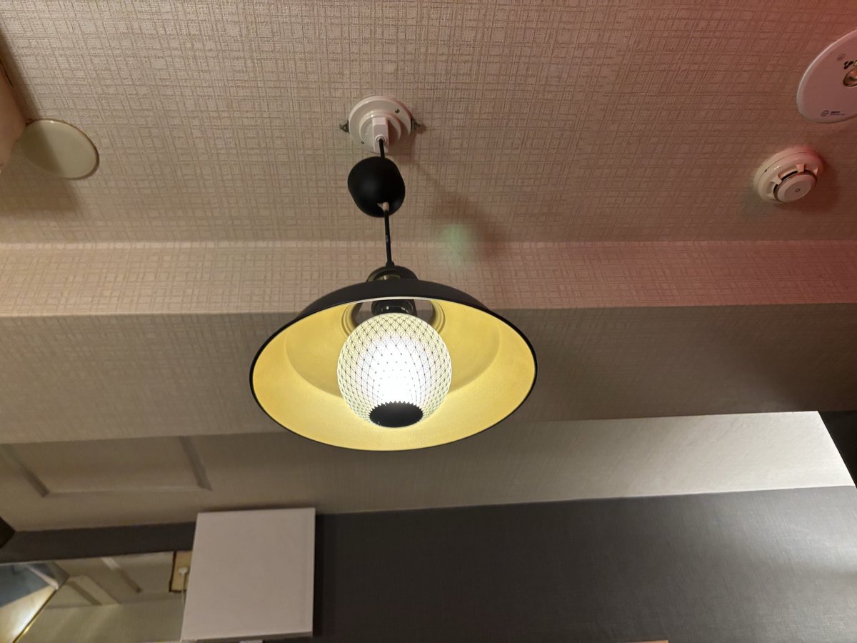 46no193's tweet photo. #日暮里 #ホテルたかしま 鏡ばりのお部屋305は平日夜間で4,000円/90minなり

空調も強力で夏場の熱帯夜にも快適、そしてオシャレな天井照明にとんち1回

https://t.co/sEQcSo5YAz https://t.co/BybkhxFc7p
