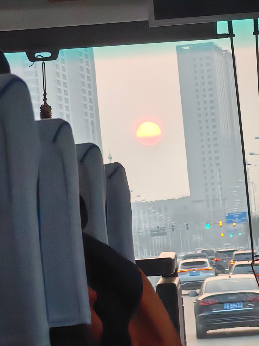 yycvaqn's tweet photo. 下班路上听了这首治愈系轻音乐，旋律像揉碎的月光，整个人紧绷的神经瞬间松下来～ https://t.co/pt8DPsOCe5