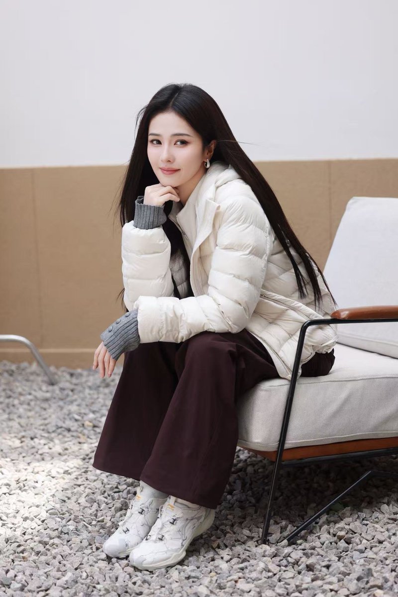 260807 - BaiLu's Studio Studio shares pics of #BaiLu for Li Ning new ad ...