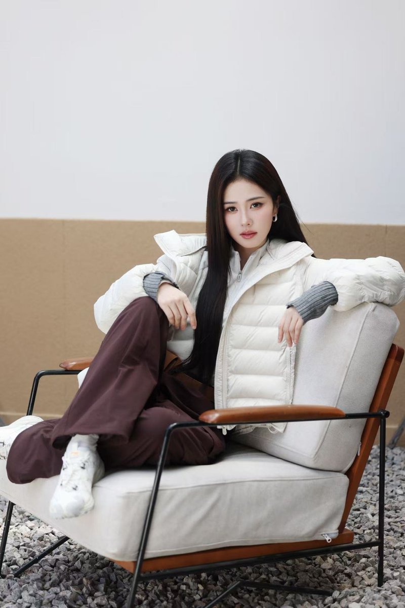 260807 - BaiLu's Studio Studio shares pics of #BaiLu for Li Ning new ad ...