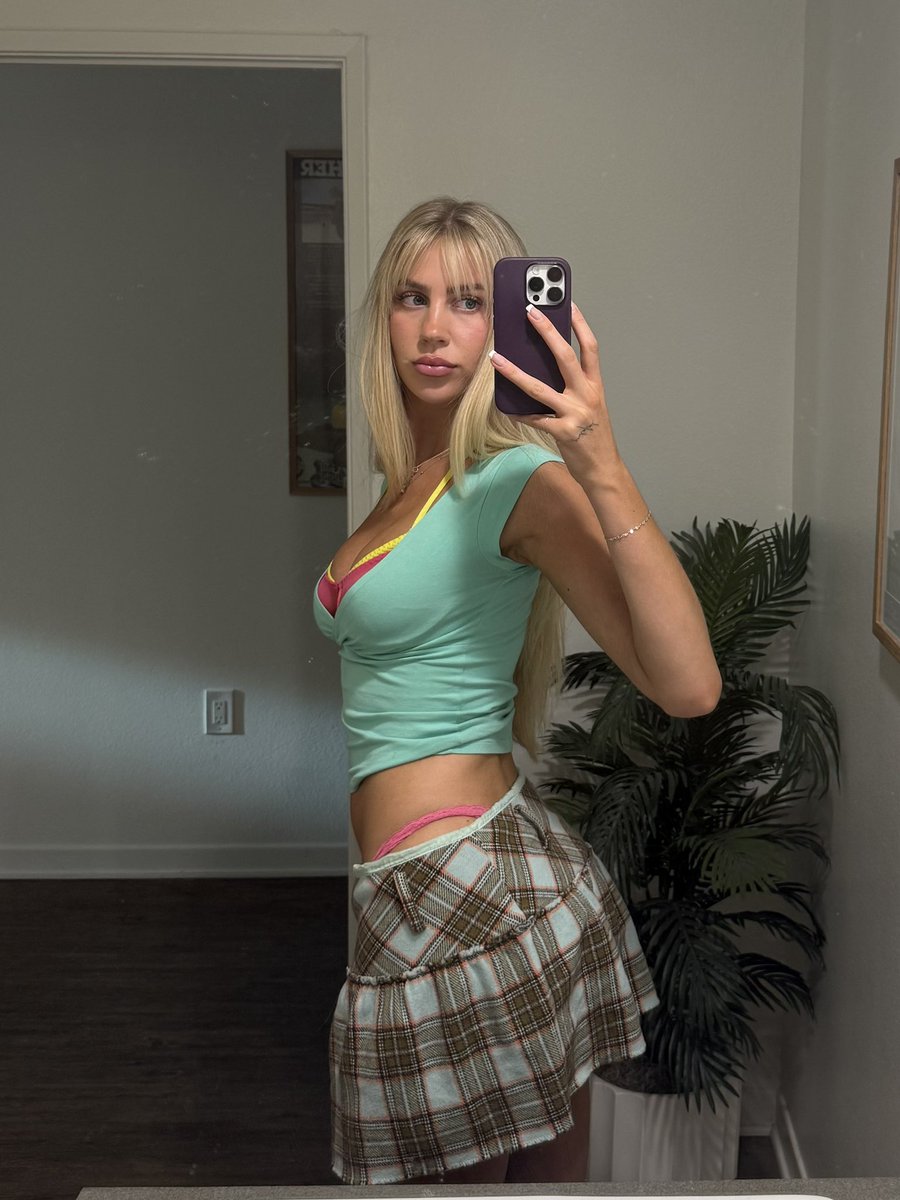 edengross_'s tweet photo. on or off? https://t.co/VJDIEj1yFE