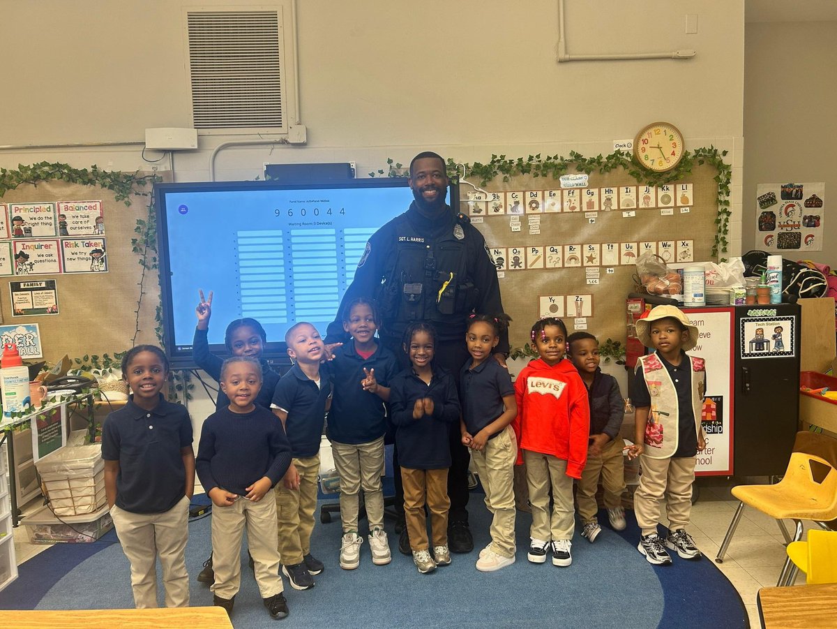 bforbree97's tweet photo. 👮🏾‍♀️👩🏾‍🚒👩🏾‍⚕️💙 Learning about the amazing people who help our community!  📚🌟Today’s learners are tomorrow’s community leaders! 💫

#FPCSWD
#FriendshipsJourneyto30
#OneFriendship
#AspireMore
@FPCS_Woodridge
@FriendshipPCS https://t.co/pqTTwB3ueL
