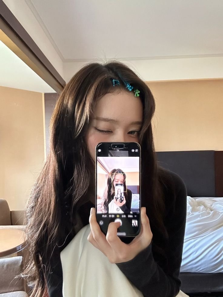 smWINTERKIM's tweet photo. Mengawali hari Jumat dengan mirror selfie. Kalau kalian mengawali hari ini dengan apa? 🤔

(P.s: Jangan lupa followback aku ya, habis pindah akun ☹️) https://t.co/728LLnNfHO