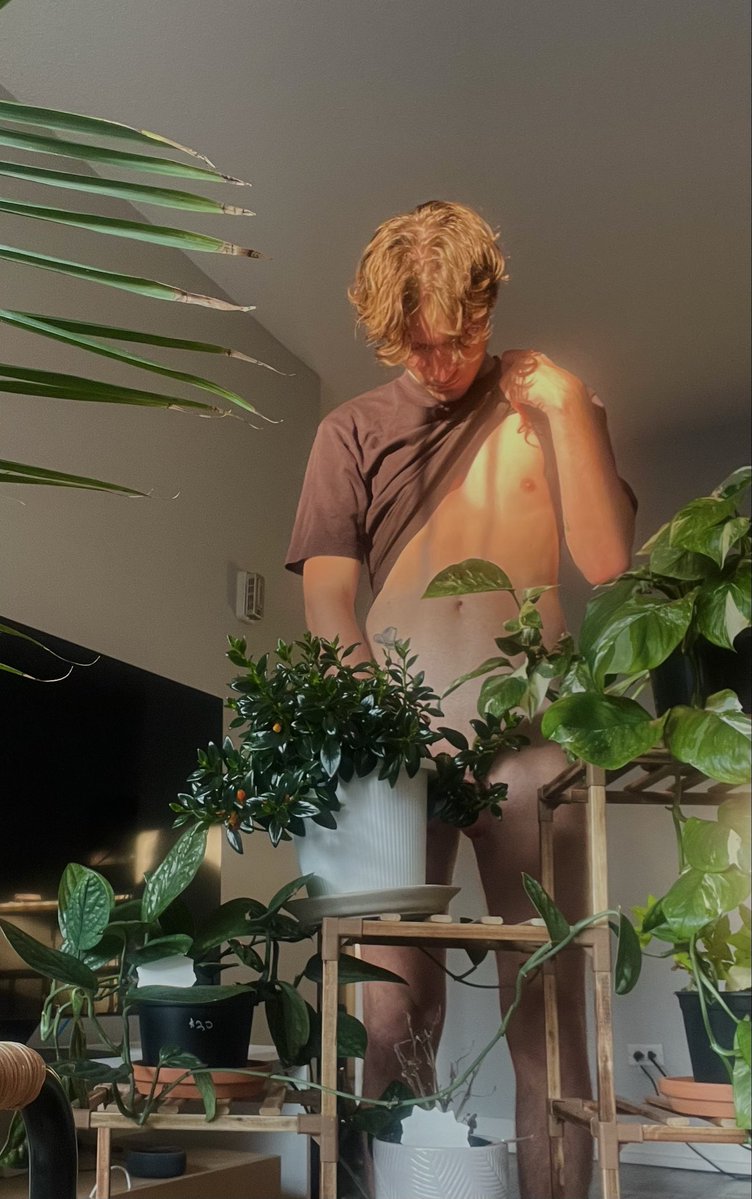 Calum_bay's tweet photo. Plant Daddy🌱
More on Onlyfans.
#gay #gayboy #twink #gayvancouver #gayYVR #gayporn #gaytoronto #gayYYZ #onlyfans #porn #ass #kinky #nsfw #nswftwtr #blonde #cum #bareback #cum #public #feet https://t.co/kfdEnCQga0