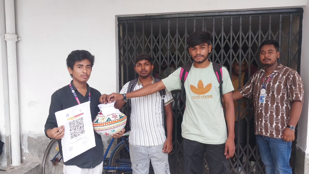 MaldaNss's tweet photo. Day 6
@_NSSIndia Volunteers of Malda College collected voluntary donations from students across the college campus for the Assam Flood Relief Fund. Students responded wholeheartedly, demonstrating compassion, unity, and commitment to humanitarian service @rdnss_kolkata https://t.co/GPM8Xb8hQ4