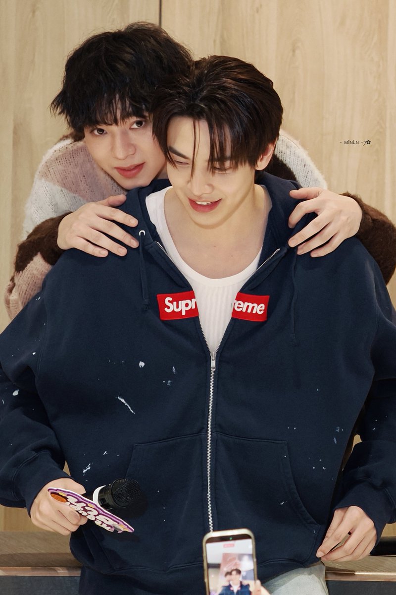 _mini_n's tweet photo. จังหวะไปเกาะแมะอยู่หลังพี่ มันมวลอะไรกันครับนี่

#MaxkyBasxFANDOMFANFIC
#แม็กกี้บาส #Maxkybas
#maxky_rp #บาสเด็กอ้วนที่แท้จริง https://t.co/qZgaAmY11f