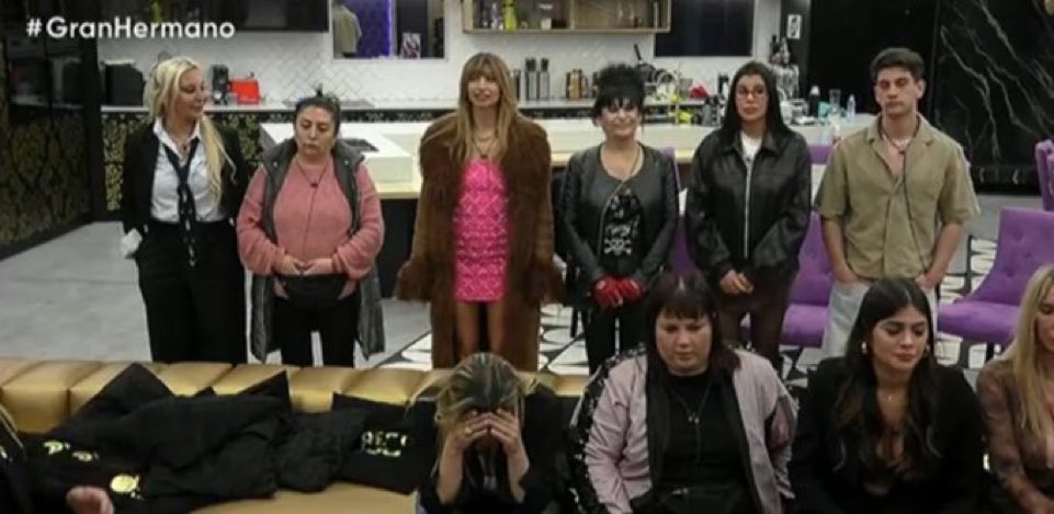 LauBufalo's tweet photo. Vamos por esa casa de mujeres que tanto esperamos, es ahora, TODAS JUNTAS 

HANSSEN AL 9009 

#GranHermano https://t.co/KilTpZ345B
