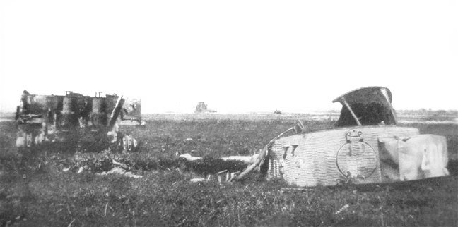 x3892555's tweet photo. 1944年の本日、ミハエル・ヴィットマンが戦死する。1枚目は彼が乗っていた007号車の残骸。その後彼らの遺体は撃破された付近に仮埋葬されたままになっていたが、1983年に道路拡張工事中に2枚目の遺物と共に遺骨が発見され、現在はラ・カンプのドイツ軍戦没者墓地に埋葬されている。 https://t.co/H0A0n9lqmG