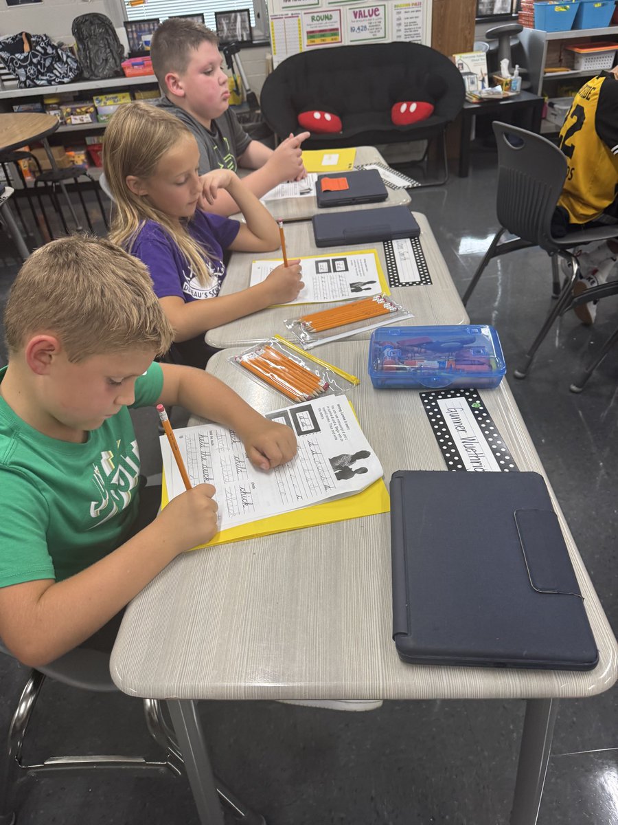 BakerRebecca3rd's tweet photo. These 3rd graders are practicing to be cursive writing rockstars! @BWEbulldogs 
#3rdGradeWorldTour https://t.co/DsPbQ8VHi0
