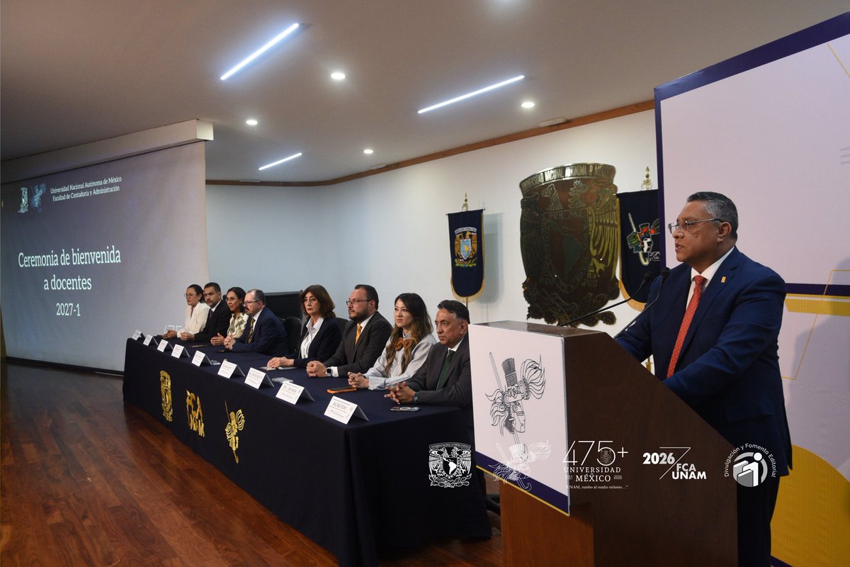 FCAUNAMOFICIAL's tweet photo. Bienvenida al personal docente de la FCA.

El director de la Facultad, Dr. Armando Tomé González, acompañado por los jefes de carrera, coordinadores académicos y funcionarios, dio la bienvenida a la planta académica con motivo del próximo inicio del semestre 2027-1.

#FCAUNAM https://t.co/uHUHLrX4e9