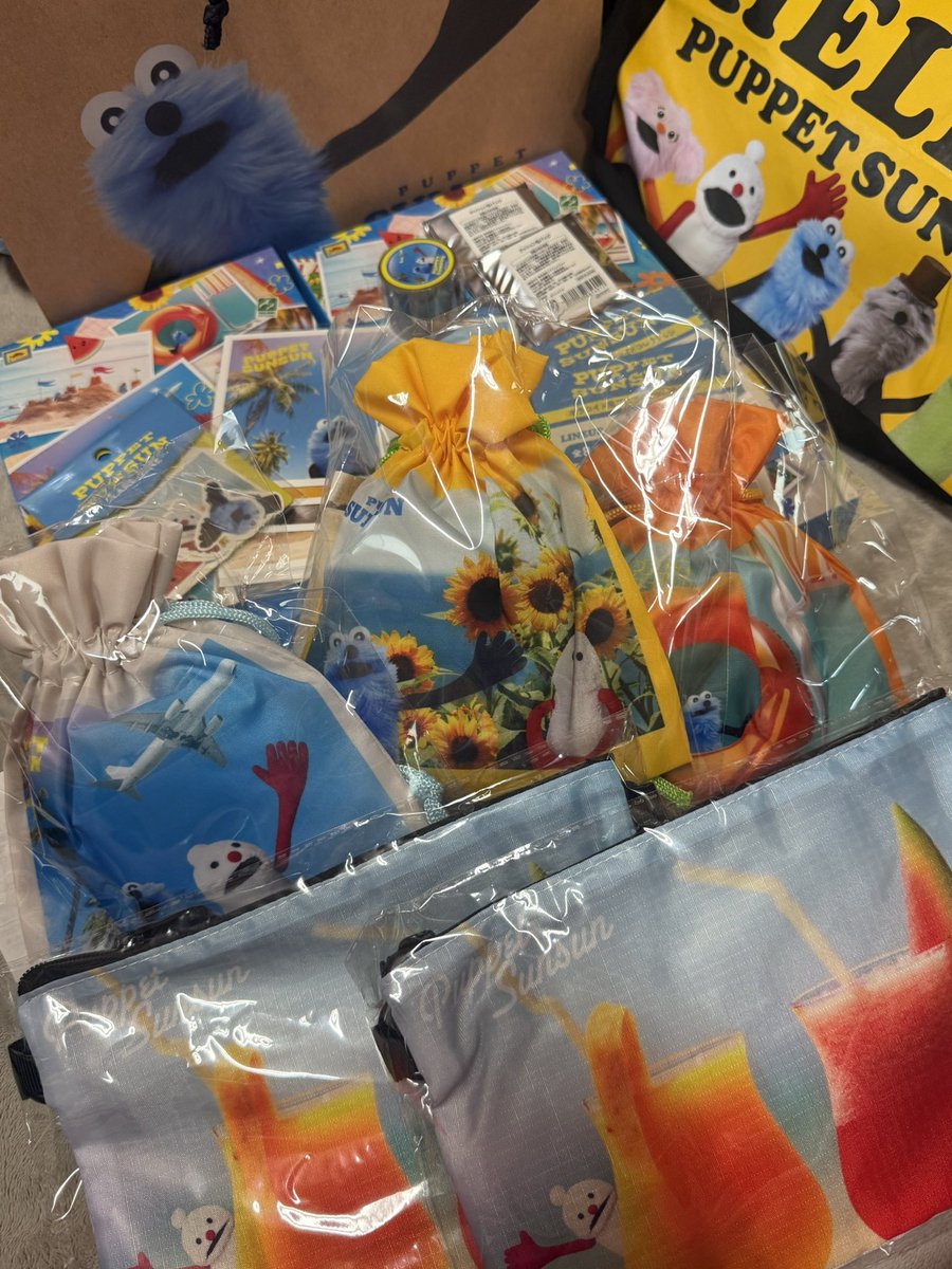 KALa4_NEWS's tweet photo. 今日からいもうととおでかけなので
お揃いのサコッシュをあける！
買ったやつそのままだった🤣

ポラロイド風プロマイド
ちゃんと写真みたいだった！
もう少し買えば良かったなぁ！！

今回はミニスンとスンと
ミニホイラピ連れていく〰️♡ https://t.co/gstLPTzOaD