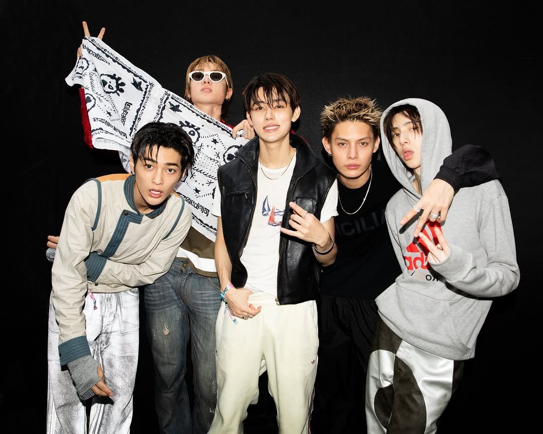 CORTISINDONESIA's tweet photo. [260807] PHOTO 

Paper Magazine membagikan foto CORTIS saat berada di backstage Lollapalooza Chicago

#CORTIS #코르티스 #GREENGREEN 
🍒 https://t.co/wWMKyw0KaF