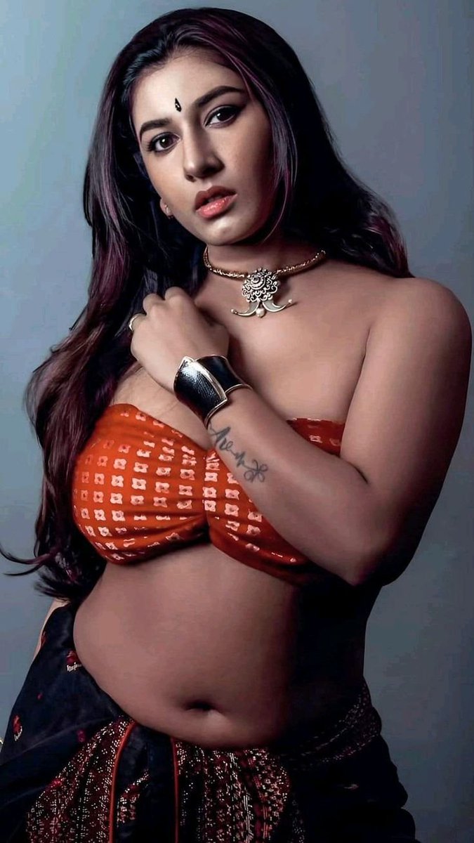 write2Kk9's tweet photo. #morningwood
#vishnupriya
#navel
#lust

Insane body asala aa figure ela maintain chestundo https://t.co/oTBS4KxwgT