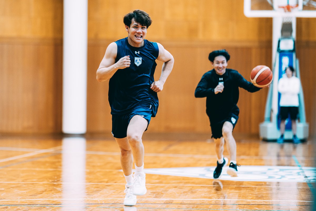 FUKUI_BLOWINDS's tweet photo. いつでも笑顔の #藤永佳昭 選手😁🏀

#福井ブローウィンズ https://t.co/DjwfQQ0PKl