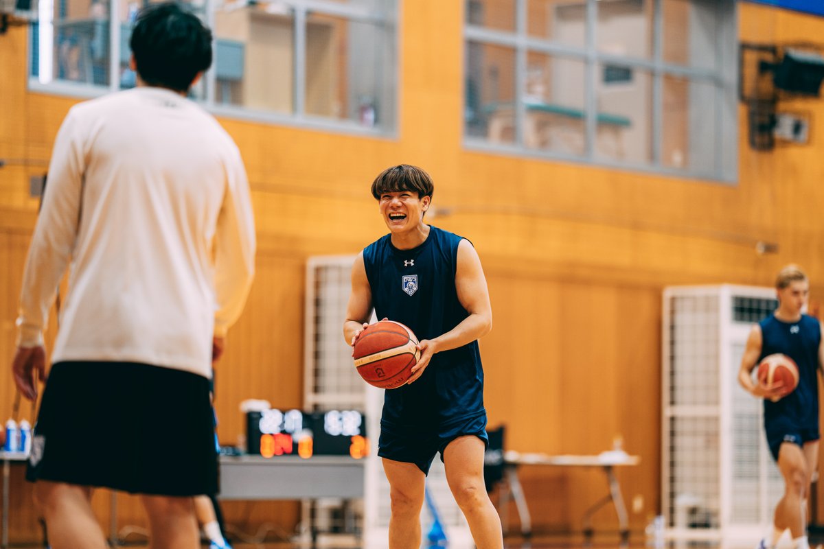 FUKUI_BLOWINDS's tweet photo. いつでも笑顔の #藤永佳昭 選手😁🏀

#福井ブローウィンズ https://t.co/DjwfQQ0PKl