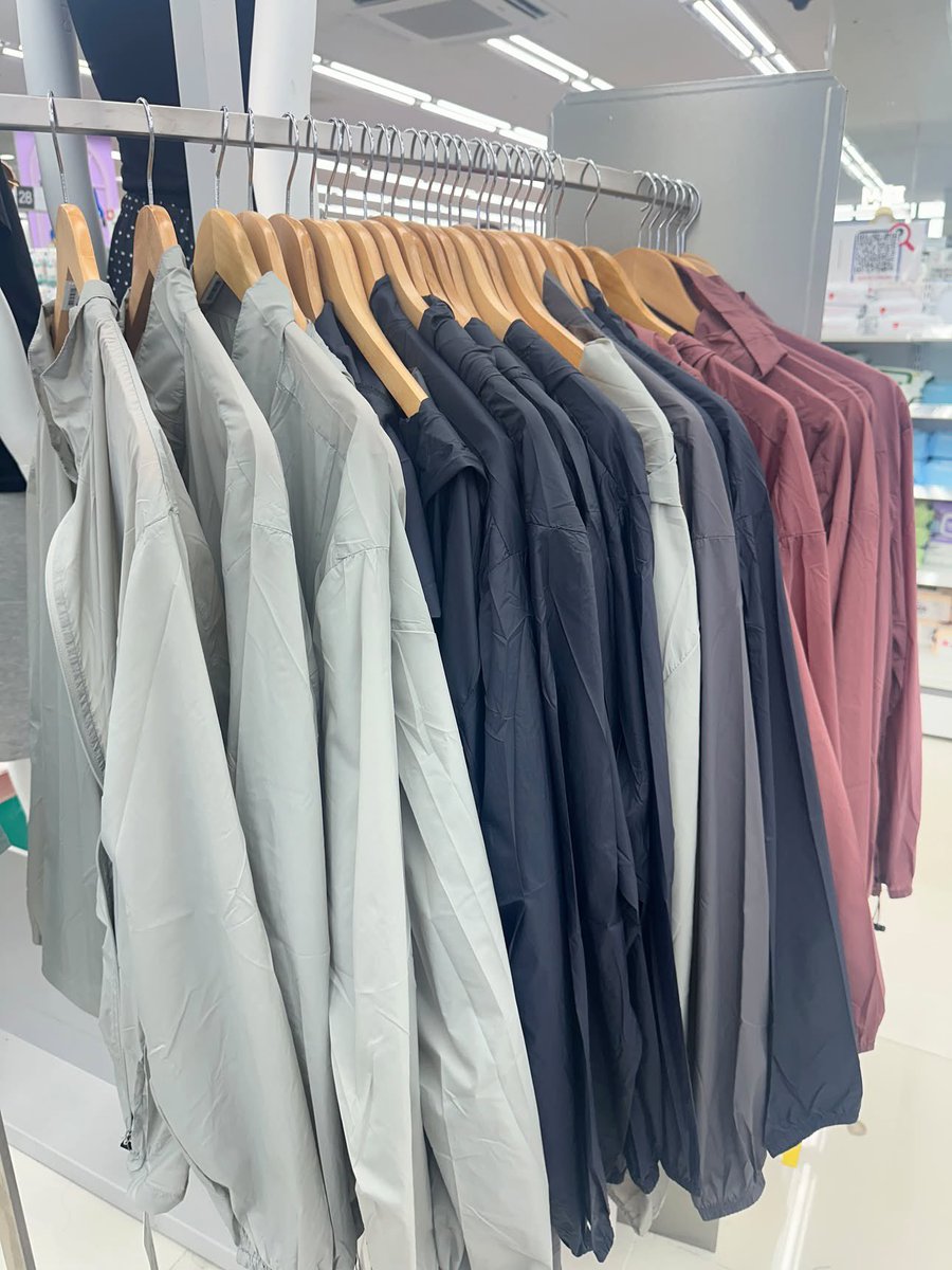 cherry_peach04's tweet photo. FINALLY DAISO WINDBREAKER ADA PRODUK BARUNYA LAGIIII . Cusss yang mauu jastip bisa yaa. Ada group WAnya jugaaa 😍

120.000 (DP 60.000) 

HAndcarry sampe indo 12 Agustus ya https://t.co/PfjyS0JYOy