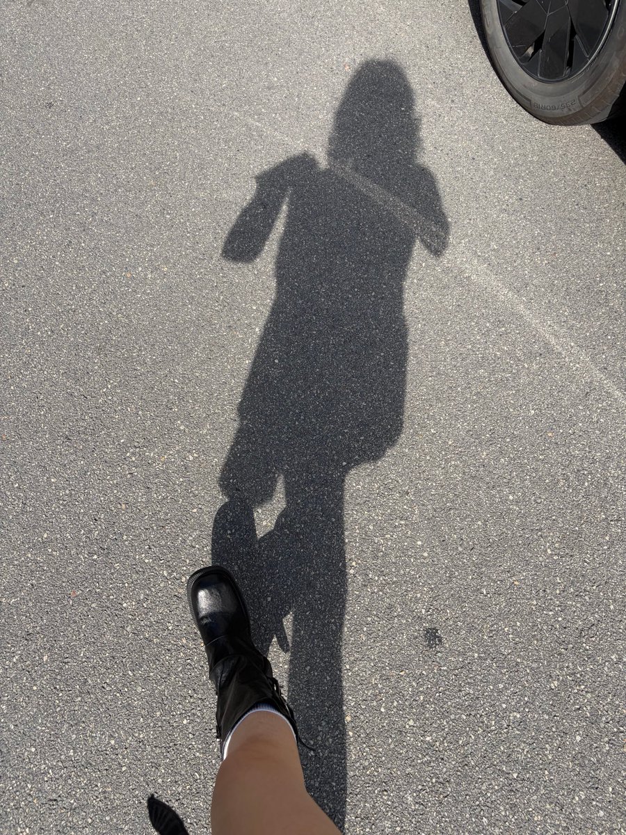Tokkidom_'s tweet photo. 今天不太热，跟诡秘出门拍照，穿的靴子，我猜有小狗馋了哦，想舔得跪着给我磕头到我满意
#女s #妹1 #靴子 #男m #脚奴 #圈养 https://t.co/DtZsyU1yea