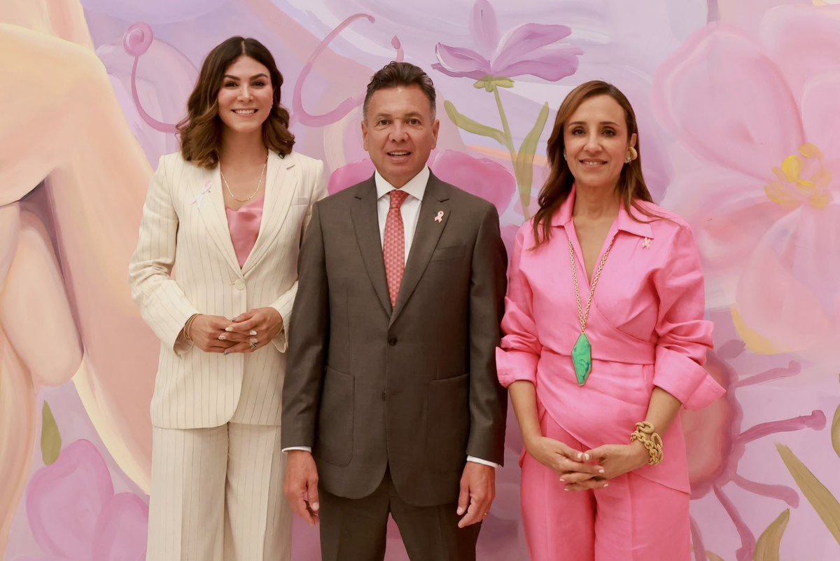MonicaMgn's tweet photo. Hay luchas que no se deben enfrentar en soledad, y por eso hoy nos encontramos juntas y juntos por las mujeres que luchan contra el cáncer.

Desde #Jalisco presentamos una política pública para romper las barreras económicas que impiden que las mujeres que luchan contra el cáncer accedan a sus tratamientos, con acompañamiento médico, hospitalario y también integral, para que ninguna se quede atrás por falta de recursos para transporte, alimentación u hospedaje.

Gracias al compromiso del Gobernador @PabloLemusN, de @MayeVillaLemus, de @saludjalisco, del @DIFJalisco y, desde el @LegislativoJal, hoy “Sigamos Adelante: Mujeres que Luchan contra el Cáncer” es una realidad y lo convertiremos en ley.

En #Jalisco, solas nunca más. 💕