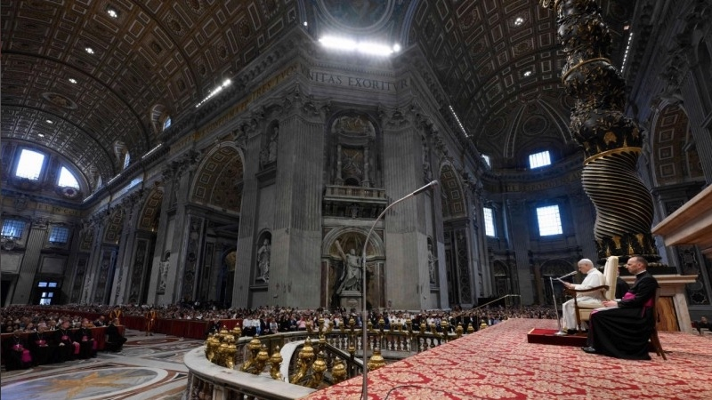 Rev_Humanitas's tweet photo. Tras un mes de pausa, @Pontifex_es retomó ayer las catequesis sobre los documentos del Concilio Vaticano II, con la "quinta" de la Constitución "Sacrosanctum Concilium".

https://t.co/eaC1r7jrIs https://t.co/KDiZvavxDB