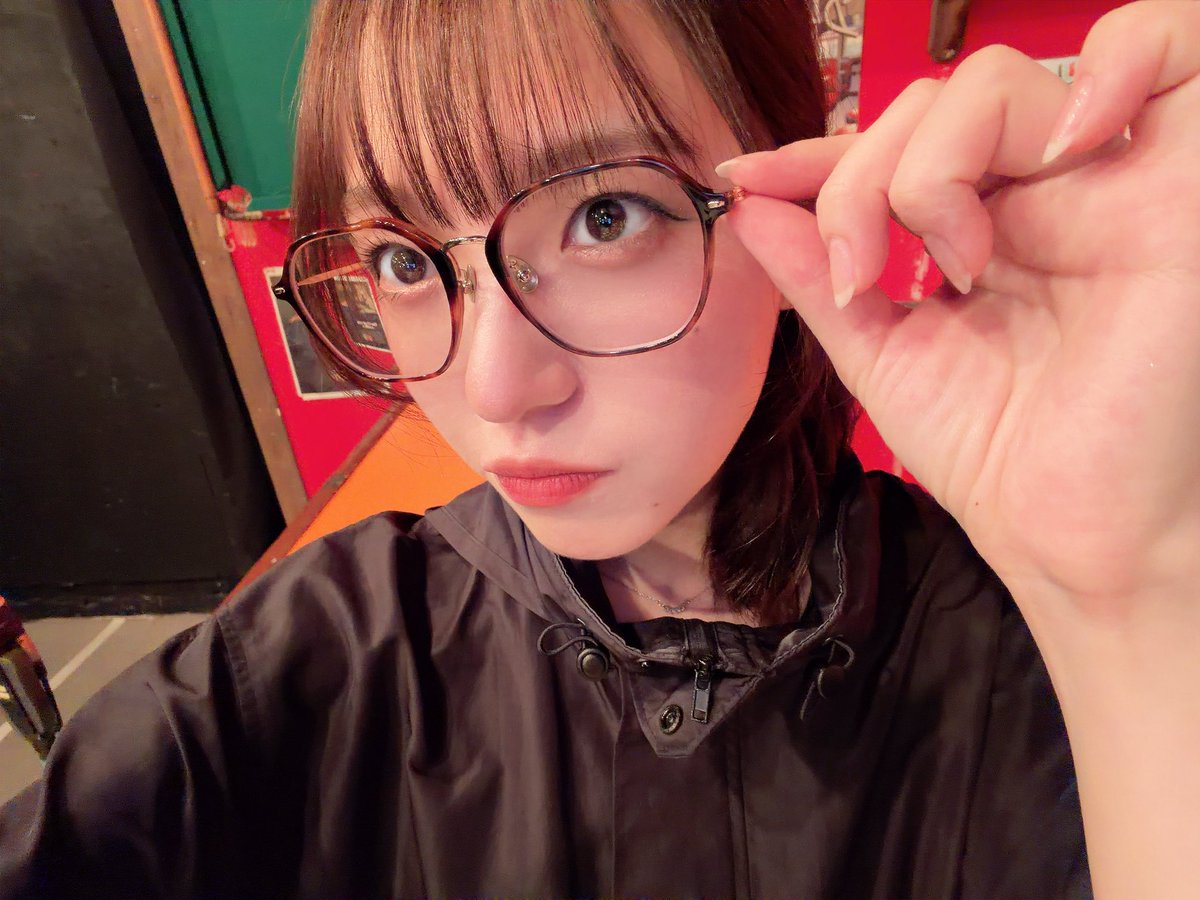 white_love_it_'s tweet photo. #ゾノーヒット 
無事初日あけました！㊗️
ご来場いただきありがとうございました！
手拍子が暖かくて泣きそうでした🥲

実はこのメガネはガチメガネです👓

今日も16:00〜B班公演あります
お席寂しいのでぜひぜひお待ちしてます😭 https://t.co/ha8deViygk