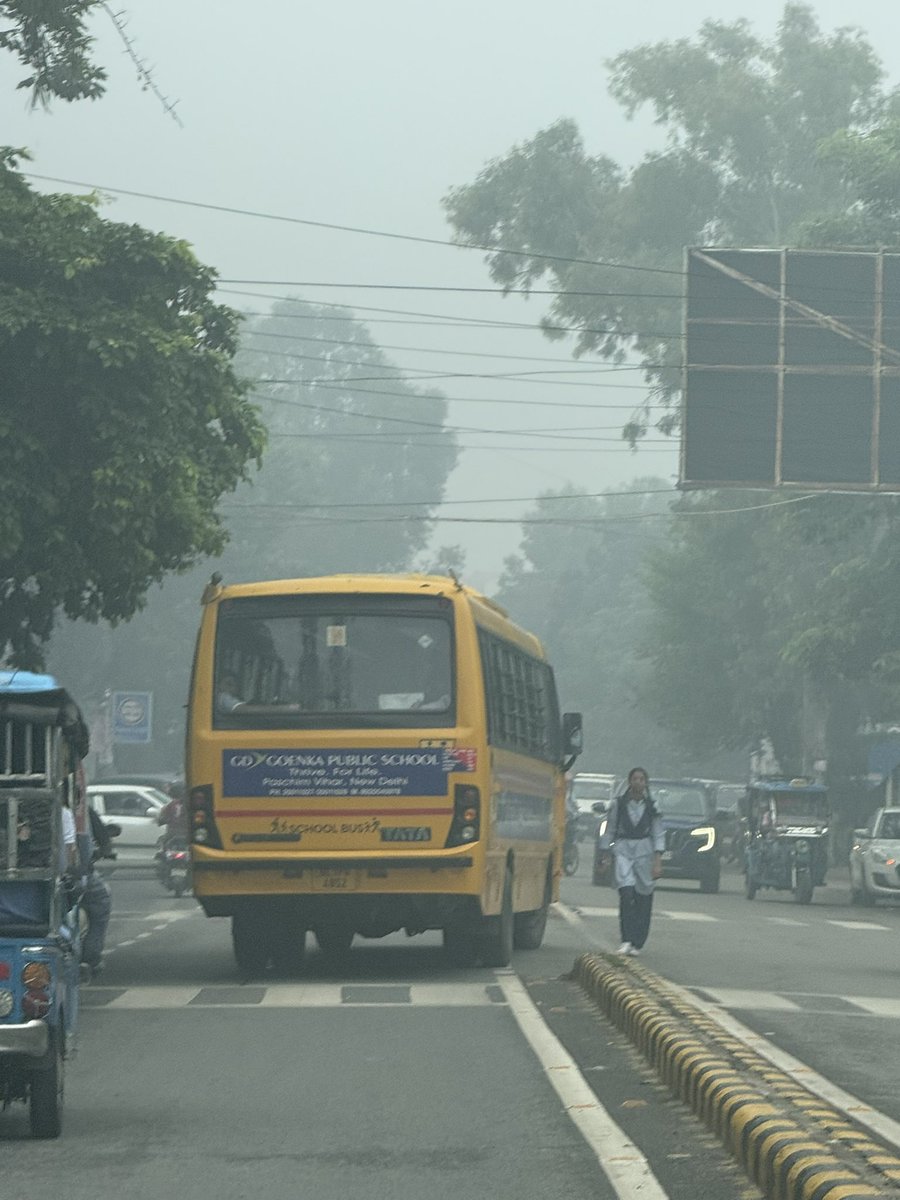 vish_dreams's tweet photo. Smog over delhi is it  toxic ?? Smelly @gupta_rekha @narendramodi @dcrohinizone @LtGovDelhi 
Plz help what it is …. @ndtv https://t.co/y5yKhTBTHn