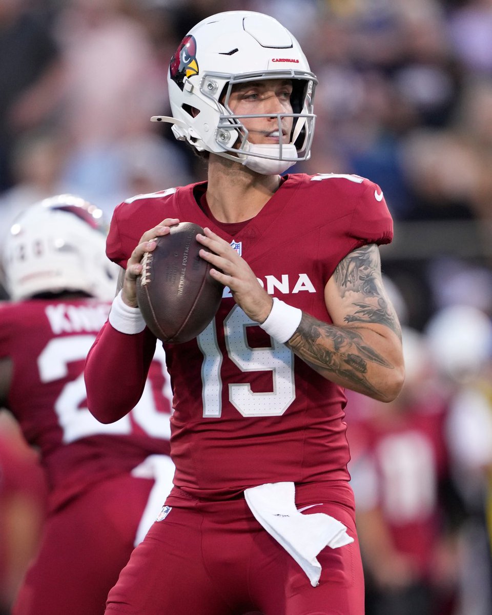 NFL's tweet photo. 🎯 15/19
🎯 188 YDS
🎯 1 TD

what a debut for @carsonbeck01 👏 https://t.co/egZ9TYZC5Y
