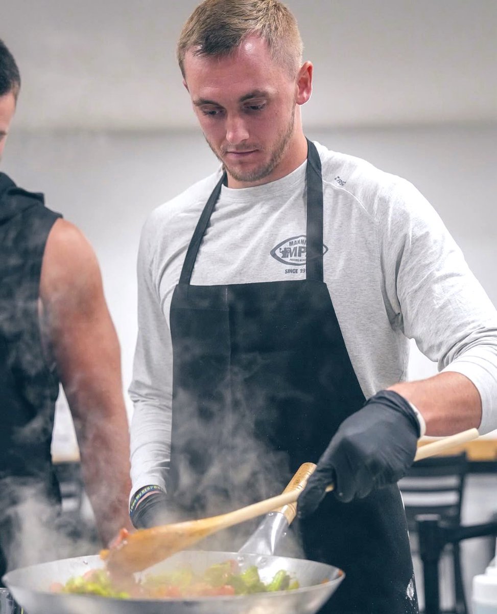 GeorgiaTechFB's tweet photo. let him cook 👑 https://t.co/IvcrO2B9X5