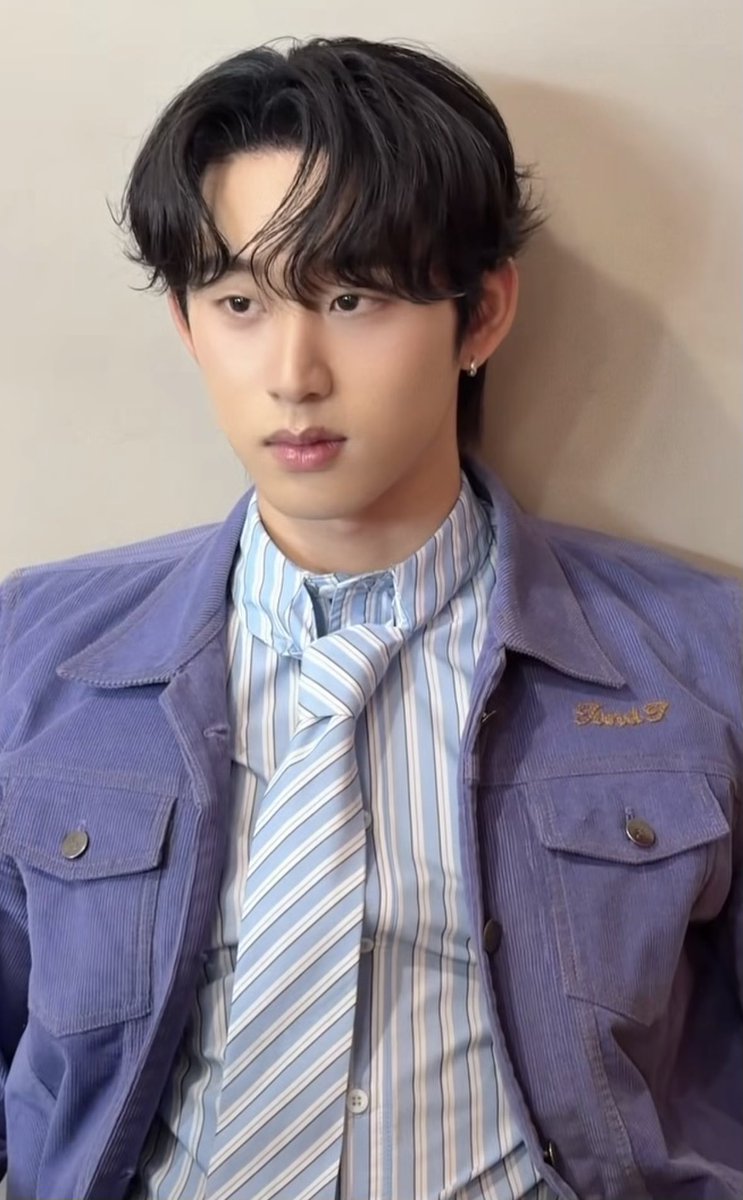 bluestsilkties's tweet photo. On Est : #est_rvp #เอสศุภ — @ TANDT Studio
#TANDT "Simmons" Tie Collar Long Sleeves Striped Shirt in Blue
EST IN FANTA FANTASIES
#FantaFantasiesLivexEst https://t.co/w9yUMud8y1