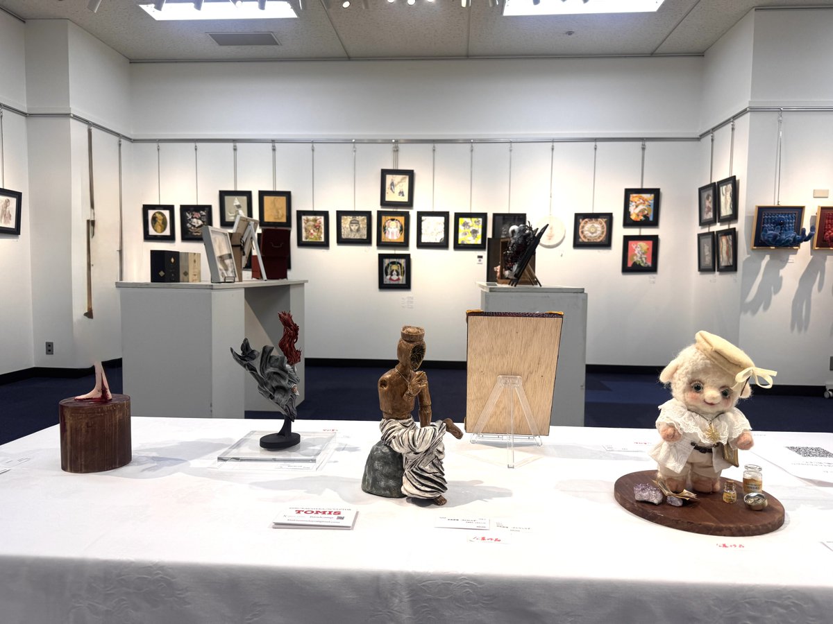 spanart_gallery's tweet photo. 【labyrinth vol.03 色紙絵展】

6日目オープンしました✨
会期は明日8月８日17時まで！！

この色紙絵展のために描きおろされた作品を一堂に展示・販売中です。
ご来場をお待ちしてます。

有楽町駅 東京交通会館 地下1階
ゴールドサロンにて
8月８日17時まで開催中です。
https://t.co/LIM4IcYuh8

通信販売でもお問い合わせ受付中です。
https://t.co/glfpxfZN5l

会場では公募作家の作品も展示・販売中です。
人気投票にもぜひご参加ください✨

#ラビリンス展
#Labyrinth展
#色紙絵展