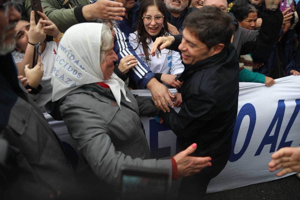 PatriayFuturoAR's tweet photo. Con movilización popular logramos frenar el artículo que vende las tierras de nuestra Patria, ahora vamos a dar la pelea para que diputados rechaze la ley completa.

La lucha sigue.

La Patria no se vende 🇦🇷 https://t.co/5KciTMmWMu