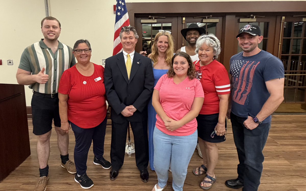 ClubPinelands's tweet photo. When you go to the townhall to see our next Senator for New Jersey @JerseyJustinUSA @HeatherMc7Maga @dalemcp1 @Cullen4Liberty
#Departucus #JustinMurphy #UsSenate #NJ https://t.co/ySQdxqYfWm