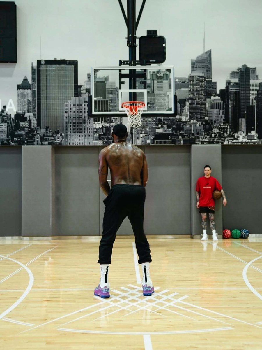 ComplexSports's tweet photo. Year 24 loading …And looking like the best shape of his life 💪🏽

📸 @cbrickley603 https://t.co/I9YgUhnFbp
