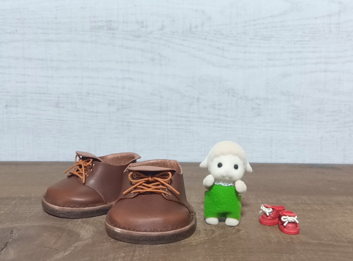 LILICRAFTart's tweet photo. おーっきいお靴とちっさいお靴のオーダー完成♪

大きいお靴は東京トガリさんが履いてくれるんだそうです！🙆

#東京トガリ
#LILICRAFT https://t.co/kAJqjcWW2w