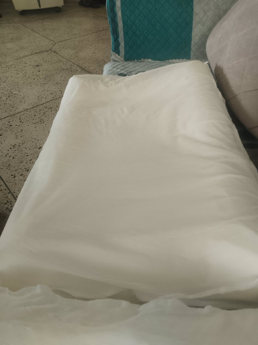 VoiceofRaj's tweet photo. @SupportWakefit @WakefitCo  Disappointed with purchased pillows.1 set of pillows defective, unshaped &amp; poor decompression in 4 weeks. Customer Care denied for return or exchange as return period over.A manufacturing defect deserves replacement,not rejection.
#wakefitpoorservice https://t.co/L9sLSMjZDs