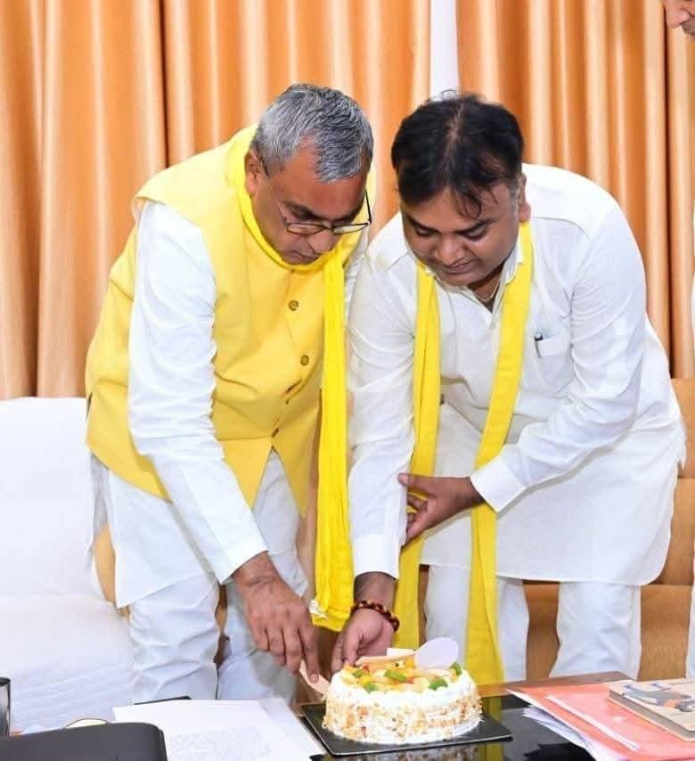 oprajbhar's tweet photo. सुहेलदेव भारतीय समाज पार्टी के राष्ट्रीय प्रवक्ता श्री पीयूष मिश्रा @PMLUCKNOW
 जी, को जन्मदिवस की हार्दिक शुभकामनाएँ एवं अनंत बधाई।
ईश्वर से प्रार्थना है कि आपको उत्तम स्वास्थ्य, दीर्घायु, यश, सुख-समृद्धि एवं निरंतर जनसेवा का सामर्थ्य प्रदान करें। आपका जीवन सदैव सफलता, सम्मान और नई ऊँचाइयों से आलोकित रहे।
#PMLUCKNOWBIRTHDAY
#PIYUSHBIRTHDAY