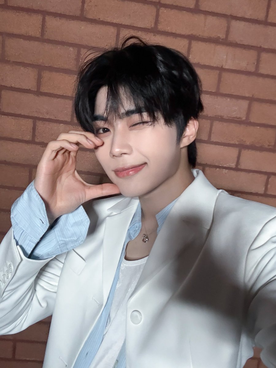 ZB1_official's tweet photo. 260808
tvN <2026 MyK FESTA>

#ZEROBASEONE #ZB1 #제로베이스원 
#PARKGUNWOOK #박건욱 https://t.co/yn9iVbvbvR