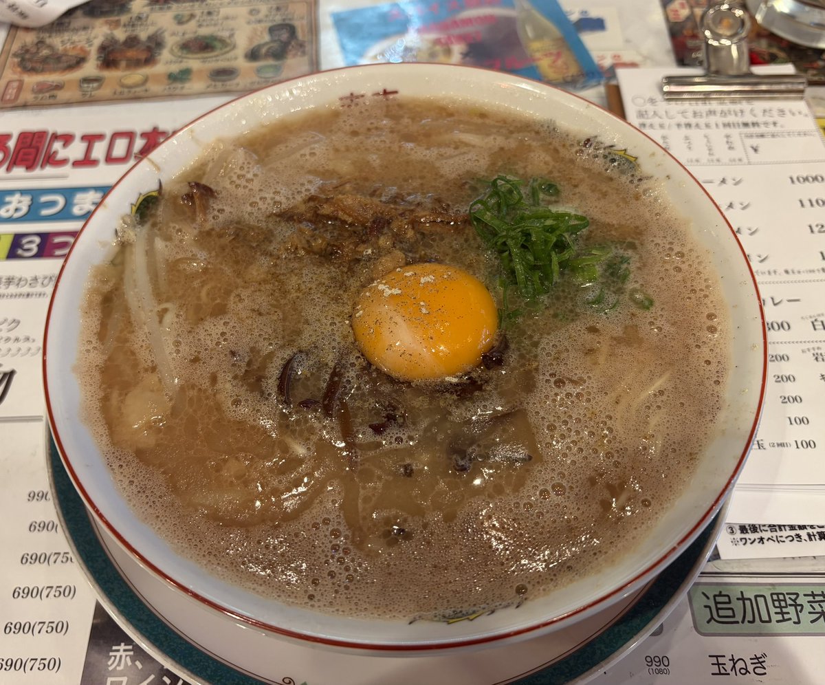 redcentx's tweet photo. 国際秘羊館 渋谷道玄坂
月見ラーメン

夜はジンギスカン、平日昼のみ豚骨ラーメン屋さん、間借りではなく同じ店主です！
こいつがうめぇんです！すっごくよく出来てるんです！世の中の豚骨ラーメン屋さん見習ってください笑
ご馳走様でした！

#ラーメン
#渋谷 https://t.co/a8XhRGwX8J