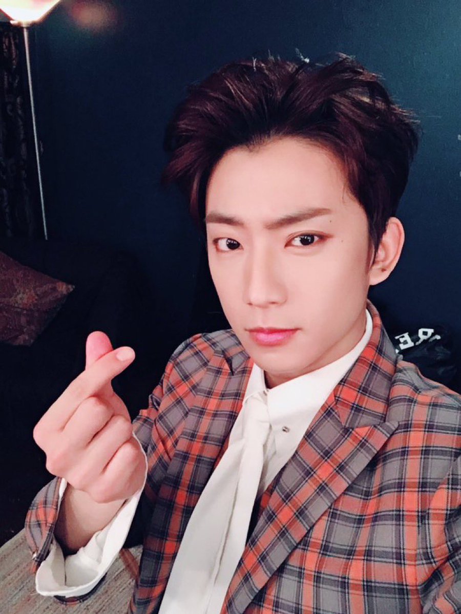 chan2daram's tweet photo. 공찬식  눈썹 찡그리는거 너무 좋아 
순서대로 이런느낌 ---> 🤨🥴😉 https://t.co/jX9zSVl4dh