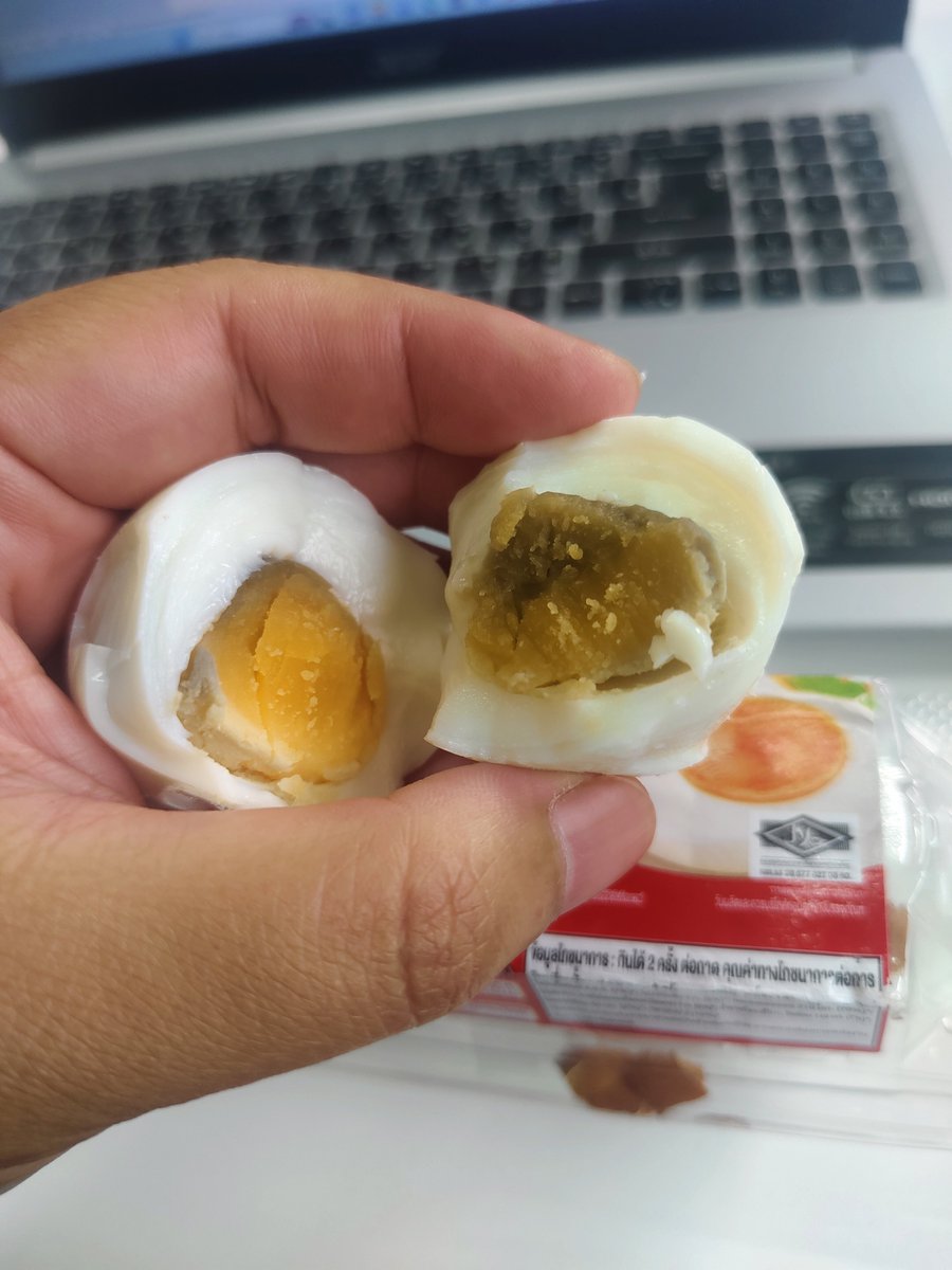 aem35151's tweet photo. ทำไมมันเกิดกับฉัน..ด้วยความหิว สั่งกาแฟกับไข่ต้มมากินที่อบรม แต่พอปอกไข่เท่านั้น..กลิ่นไข่เน่าอบอวลห้องประชุมเลยจ้าาา โอ้ยกินก็ไม่ได้ แถมอับอายอีกต่างหาก...😭😭#รีวิวเซเว่น @cpall_7eleven https://t.co/TfGwz5WWEr