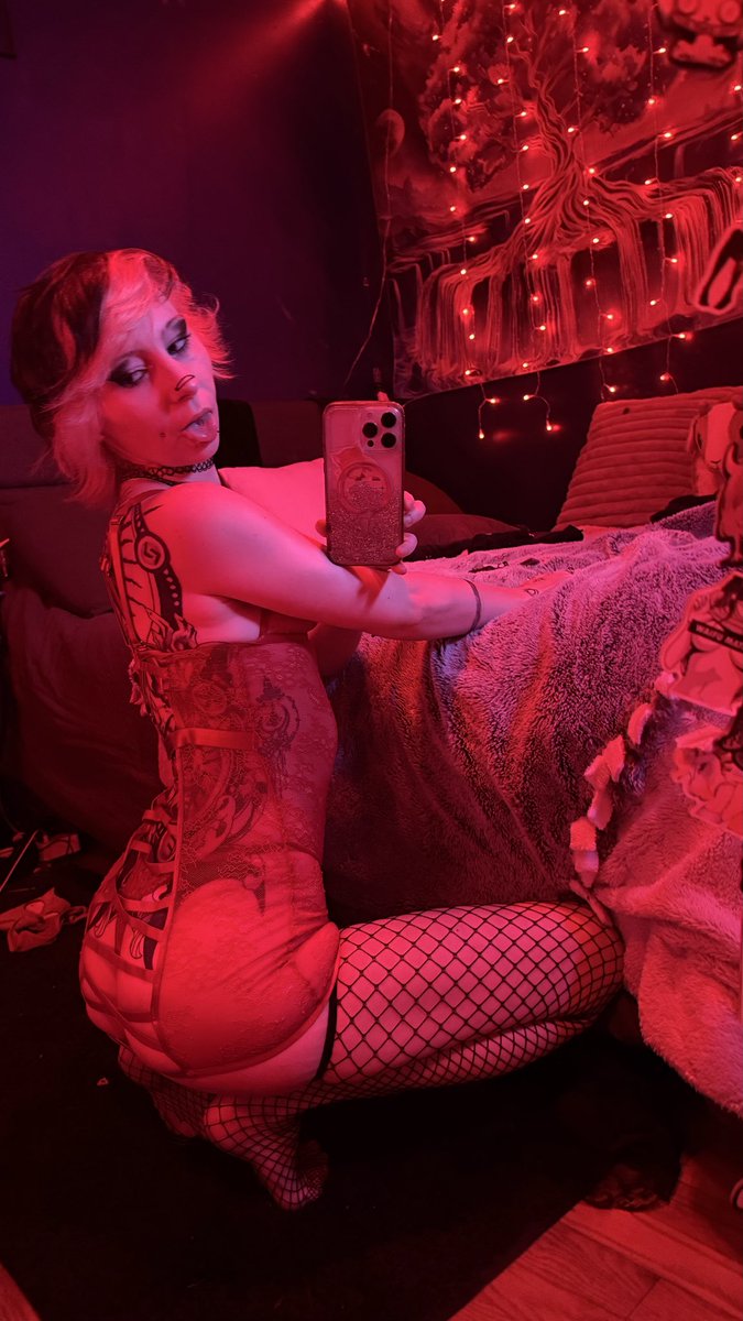 LunaWolf7368's tweet photo. Come play with the wolf🖤🐺

https://t.co/6q0Rfkoa3c https://t.co/3fOugRqdn9
