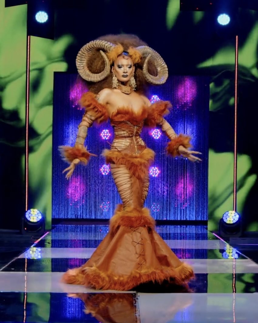 bunniesari's tweet photo. ELEKTRA THE FASHION QUEEN THAT YOU ARE!!! #DragRaceMexico https://t.co/EylqiZW5V8